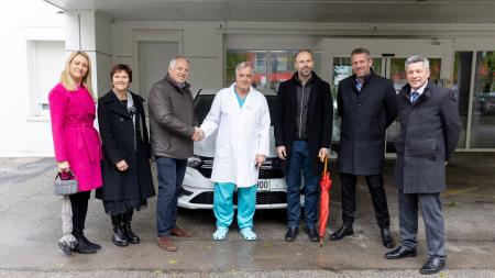 DONACIJA AVTOMOBILA BOLNICI POSTOJNA 23.4.2024 - Valter Leban-0068